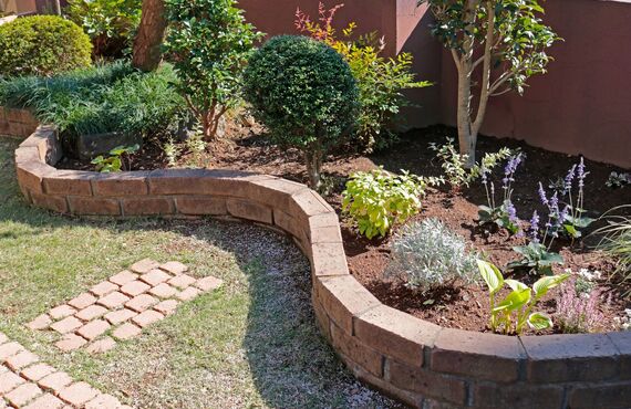 デザイン性の高いおしゃれな庭木剪定も承りお庭を綺麗にします | 岡山で職人が営む植木屋・ホンジョウガーデン